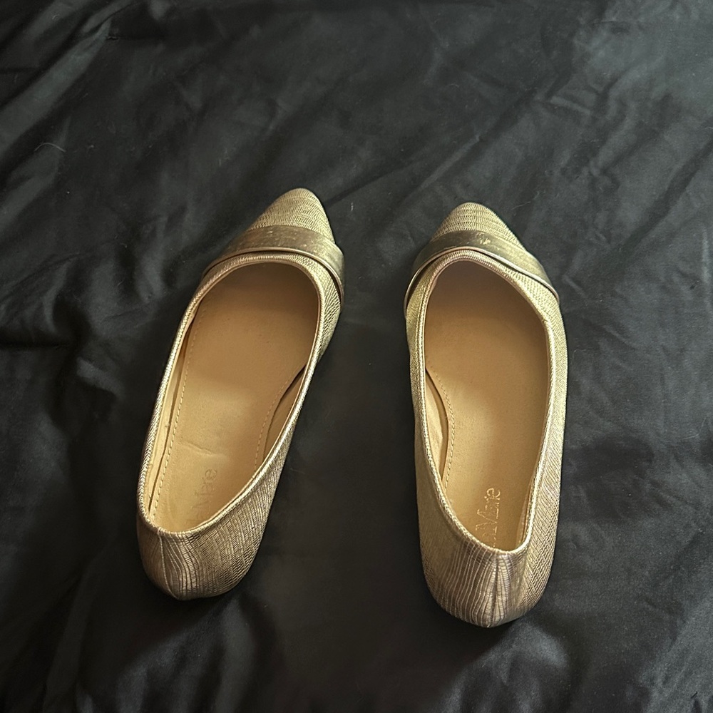 Elegant Gold Women's Flats